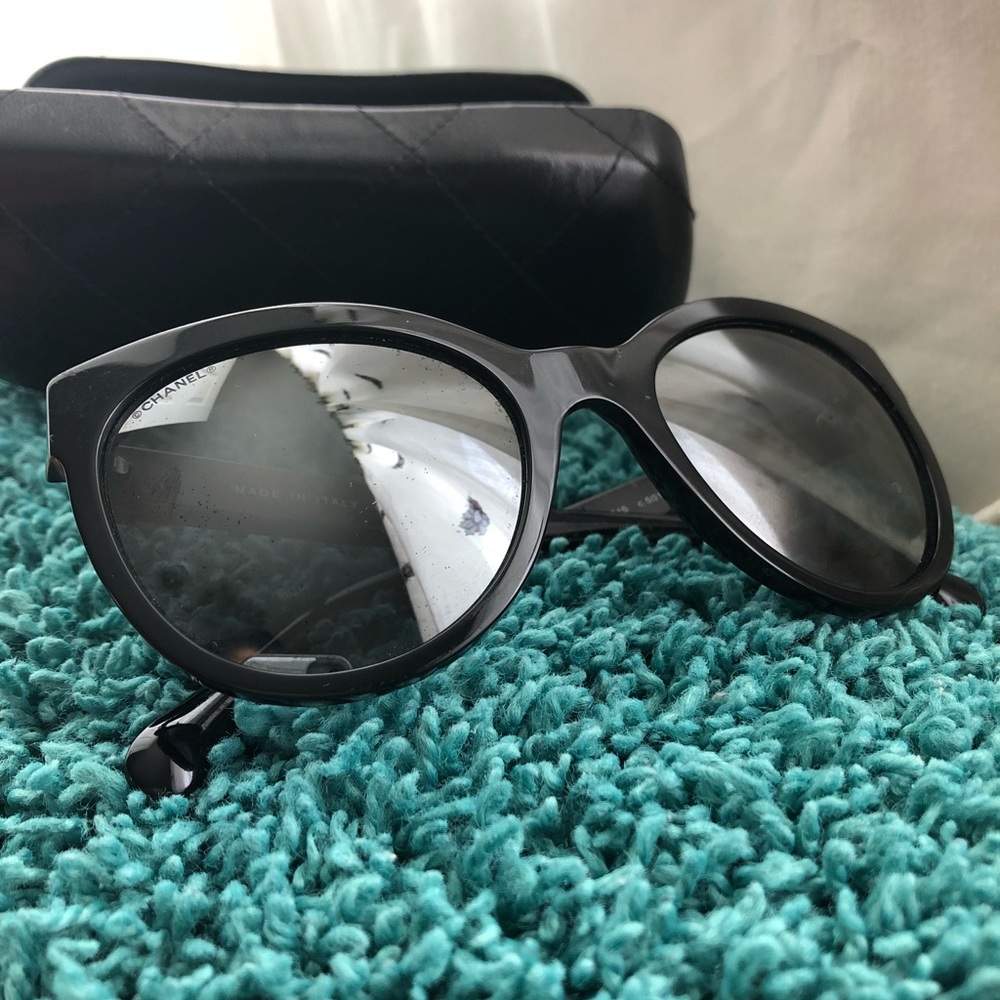 CHANEL chic sunglasses
